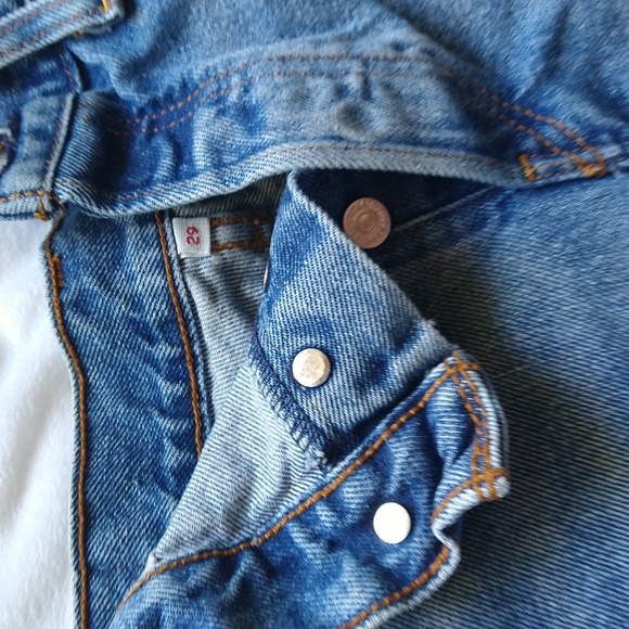 LEVI'S : BUTTON FLY JEAN SHORTS: SIZE 29 - Picture 3 of 7